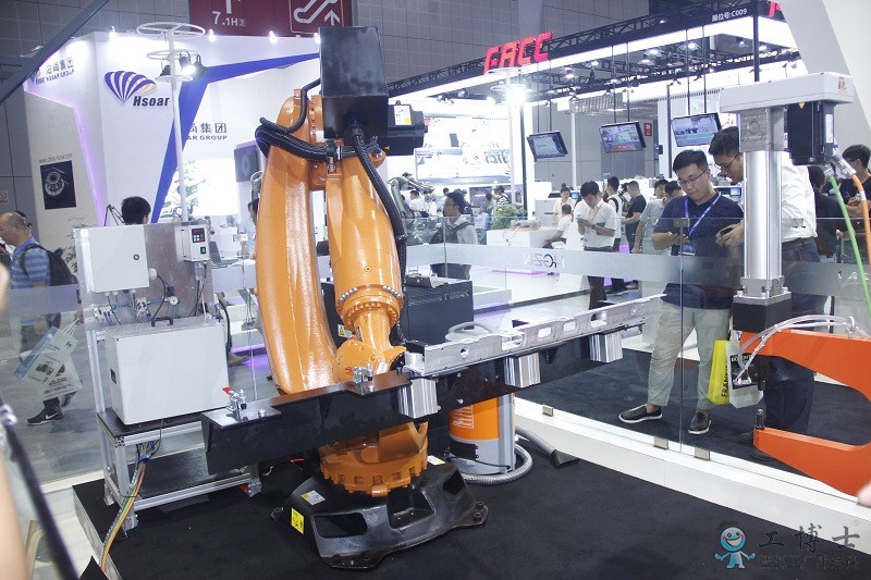 轻量化汽车制造，自冲铆接（SPR）机器人技术应用创新