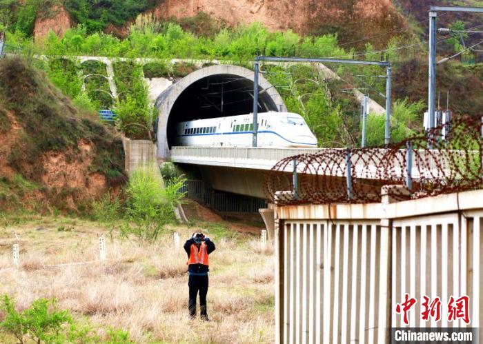 太原铁路运用无人机、卫星导航等科技防洪减灾