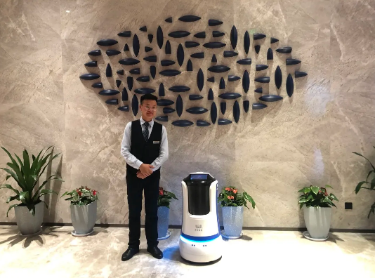 景吾酒店配送机器人
