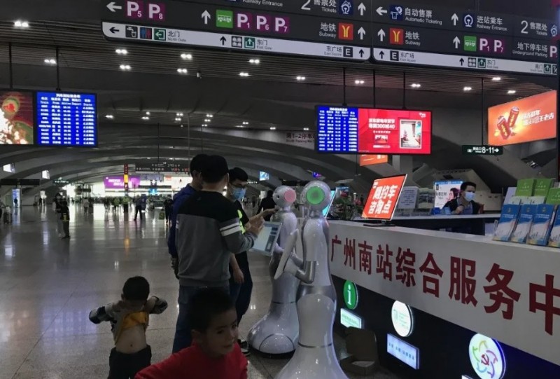 迎宾机器人