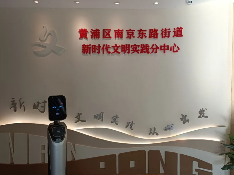 迎宾机器人