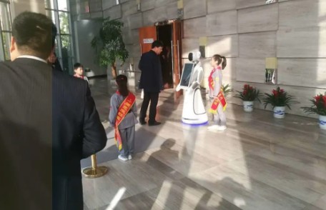 穿山甲机器人